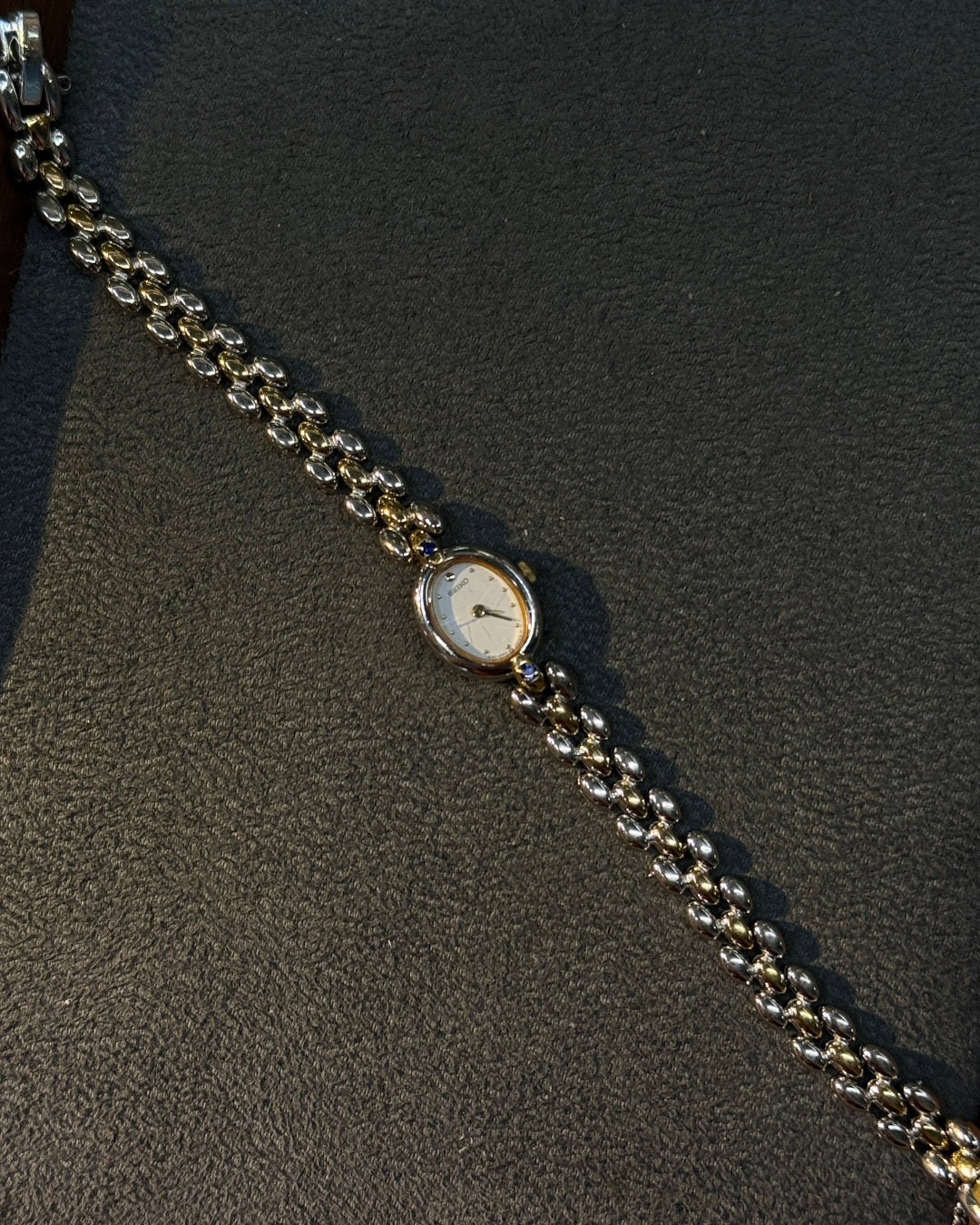 【Rare】Vintage 1980s Seiko Gold Tone Oval Case blue gemstone Bracelet Quartz Watch
