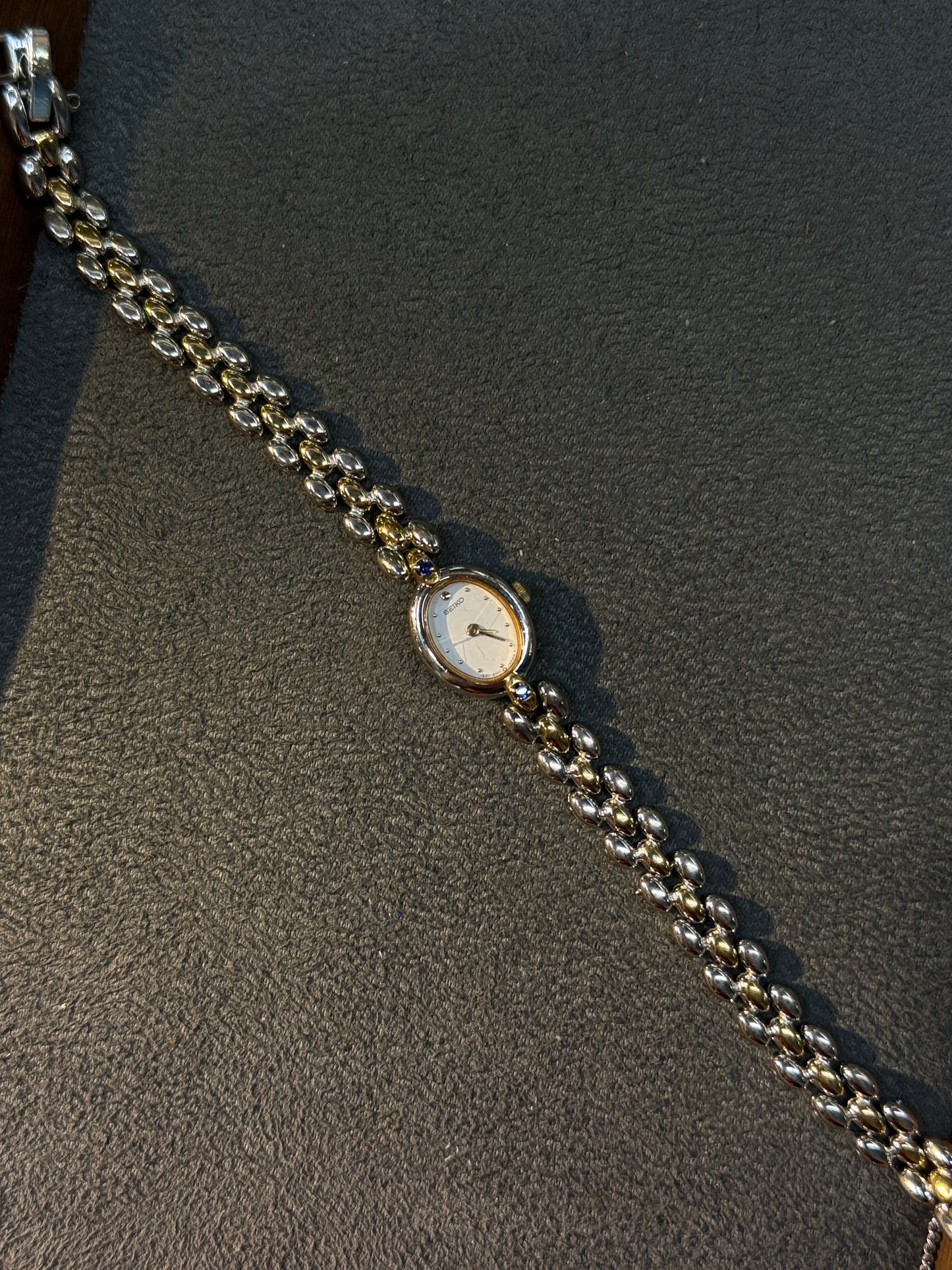 【Rare】Vintage 1980s Seiko Gold Tone Oval Case blue gemstone Bracelet Quartz Watch