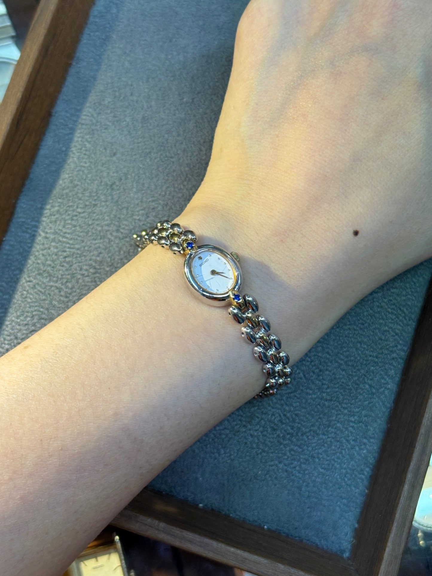 【Rare】Vintage 1980s Seiko Gold Tone Oval Case blue gemstone Bracelet Quartz Watch