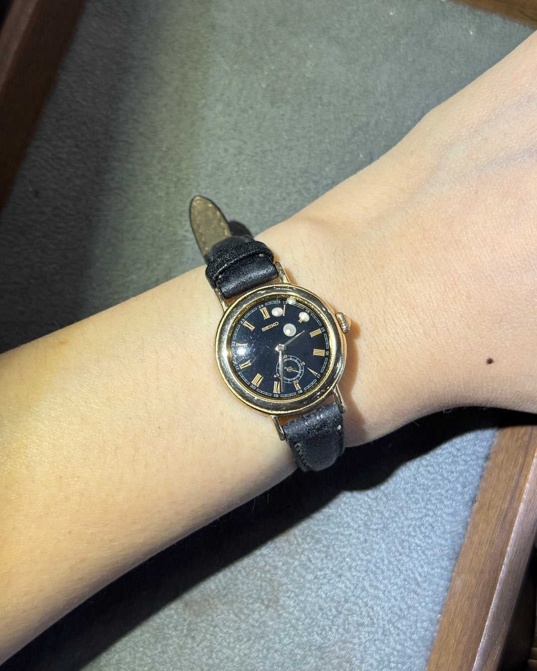 1985 Seiko Small second black gold dial quartz watch 2g38-0100