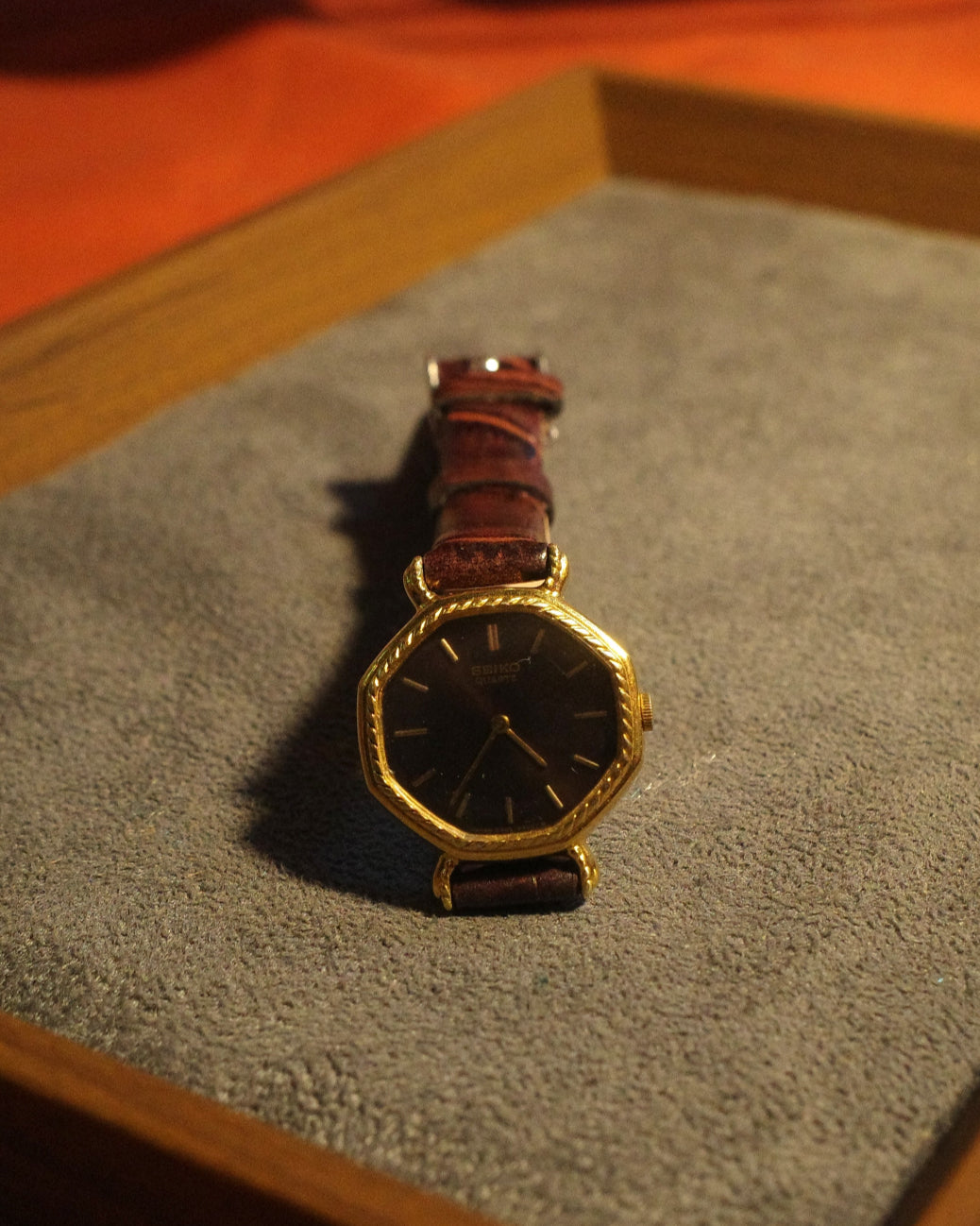 Seiko Black face 麥穗外框六角形石英錶