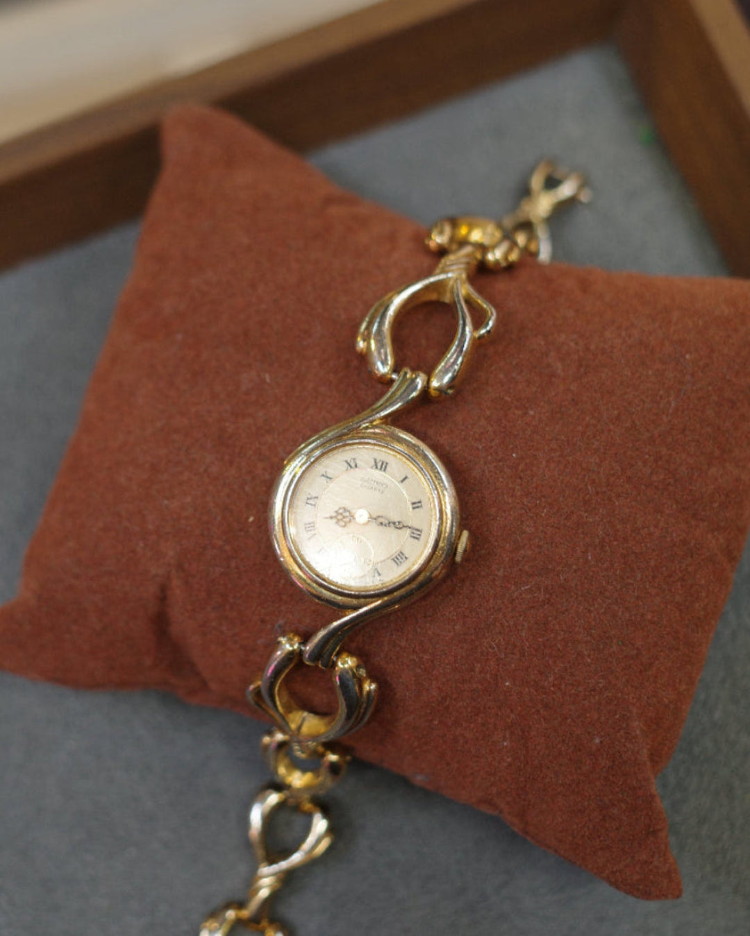 Vintage Seiko gold-tone bracelet watch Dial Quartz Watch