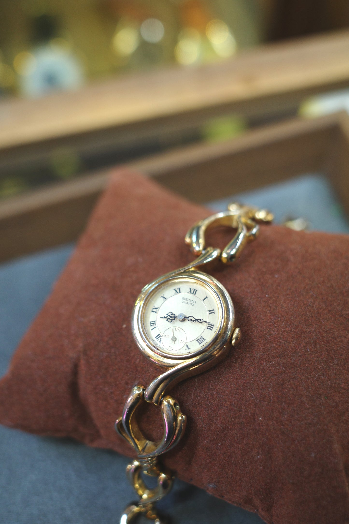 Vintage Seiko gold-tone bracelet watch Dial Quartz Watch