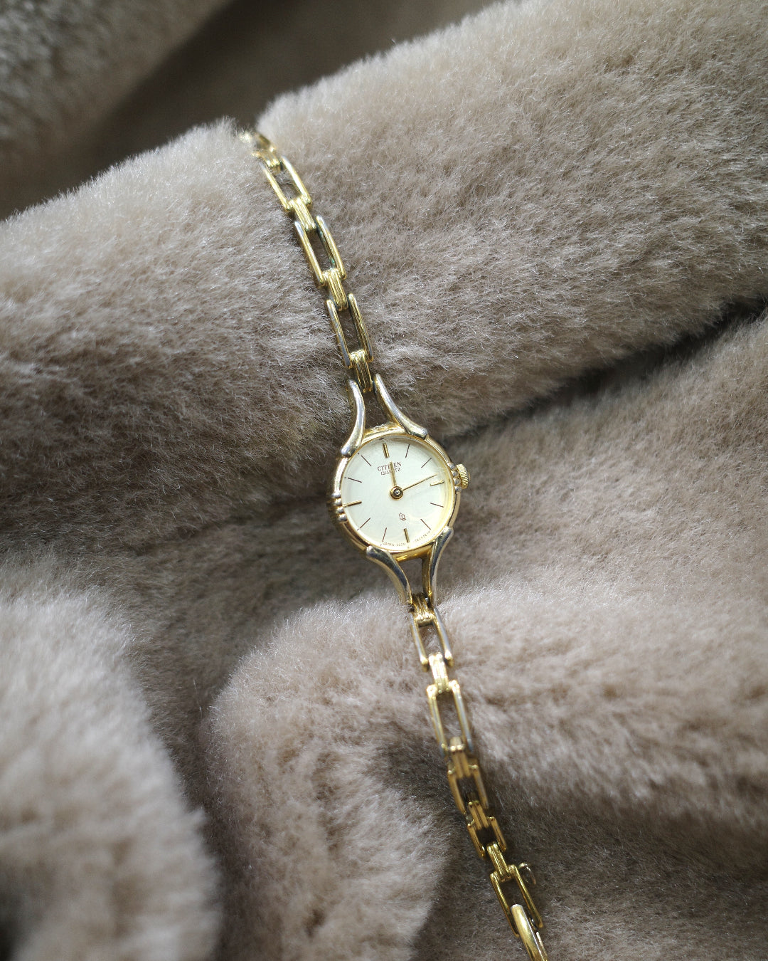 Vintage Citizen gold-tone bracelet chain watch Dial Quartz Watch