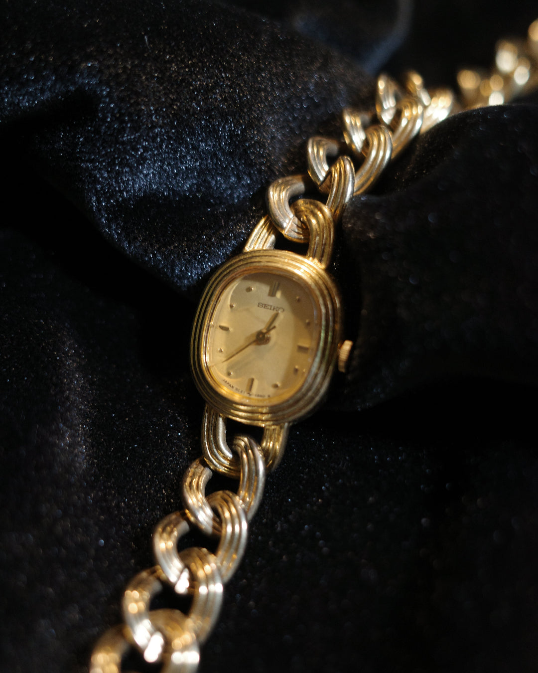 Vintage Seiko ellipse Oval shape gold-tone Bracelet Watch 2C21-5510 ellipse Oval shape