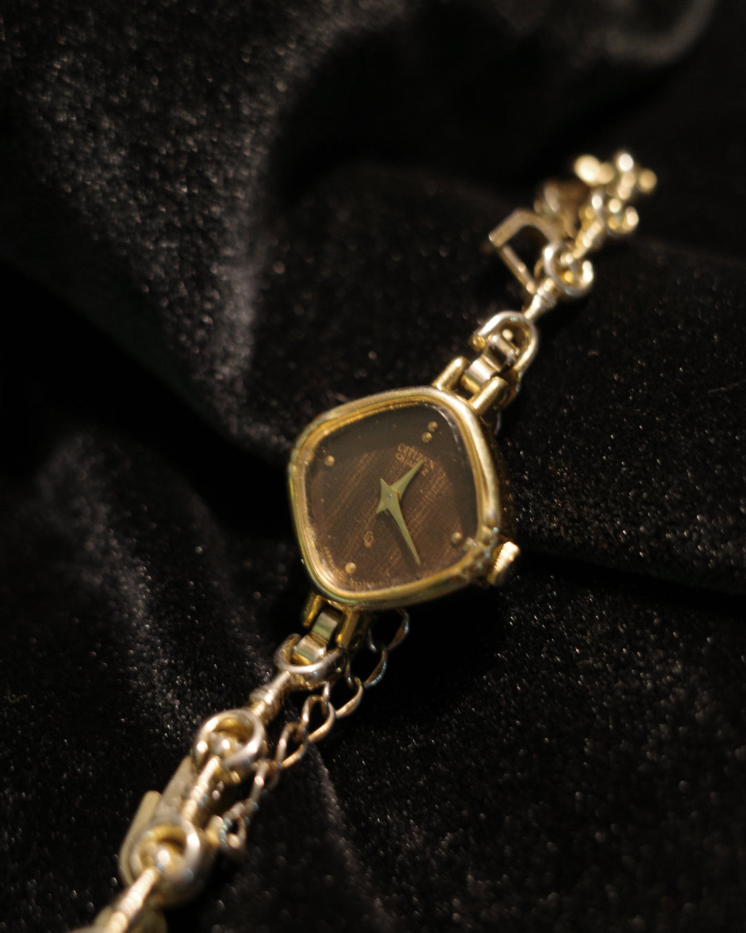 Vintage Citizen brown face Rhombus shape Bracelet Gold tone Quartz Watch