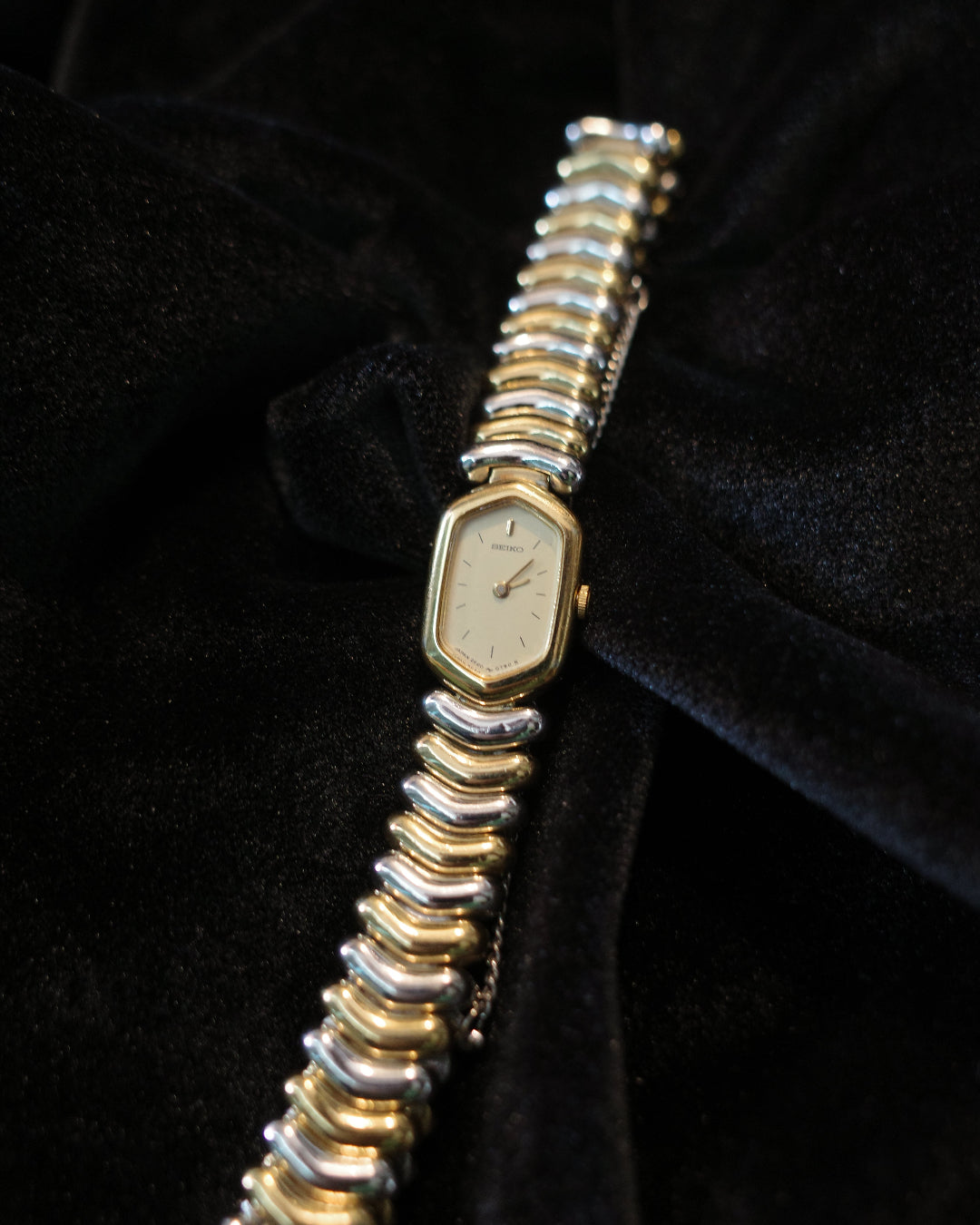 Vintage Seiko 2e20-5620 two Tone hexagon Quartz Ladies Watch