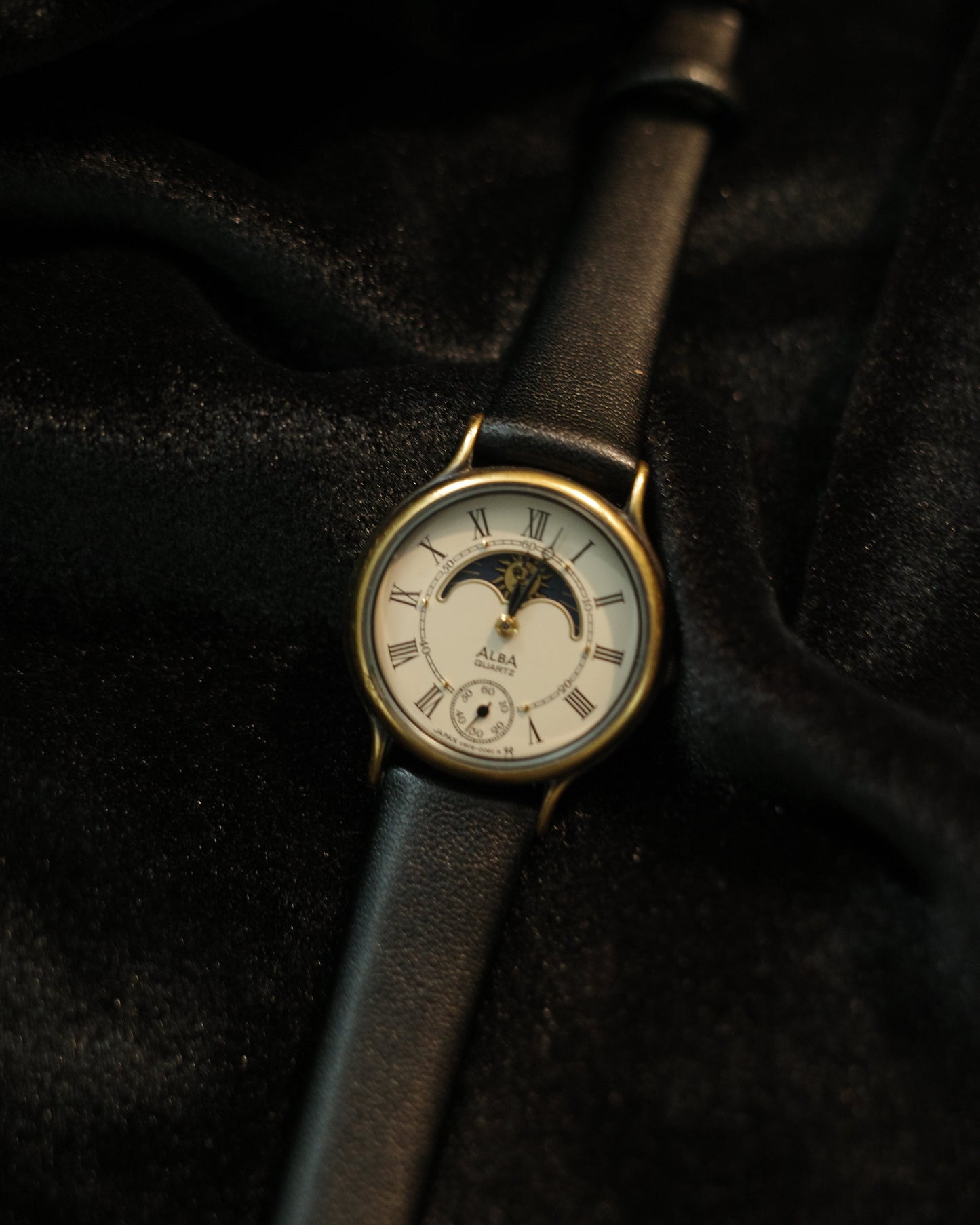 Vintage Seiko Alba sun moonphase watch ladies v806-0060 Small Second