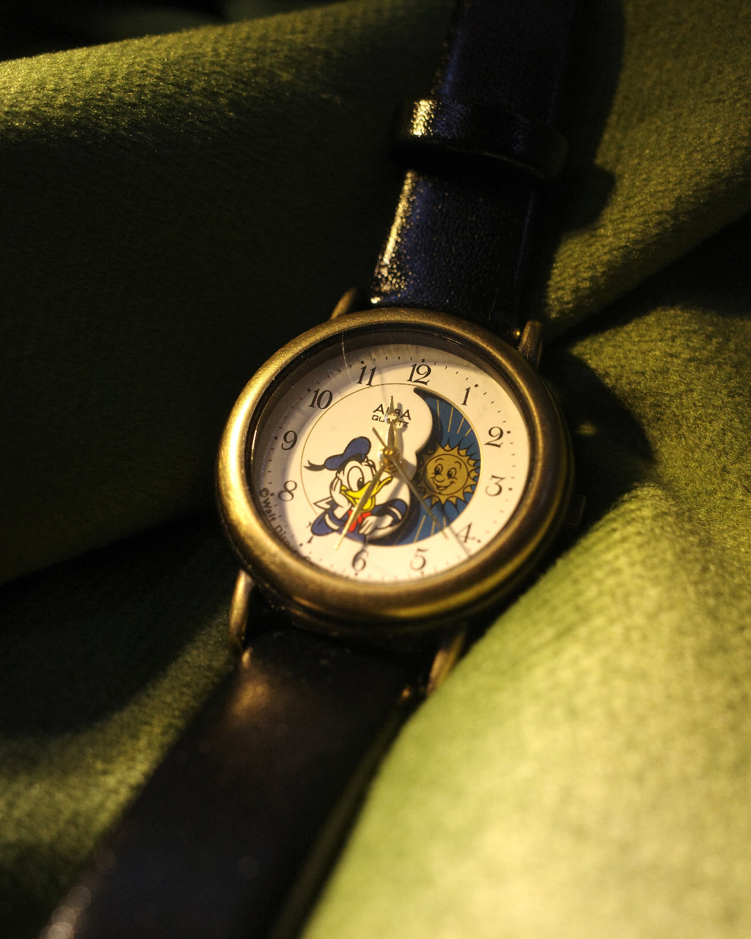 Alba Disney Donald Duck sun moonphase Vintage Watch 230922