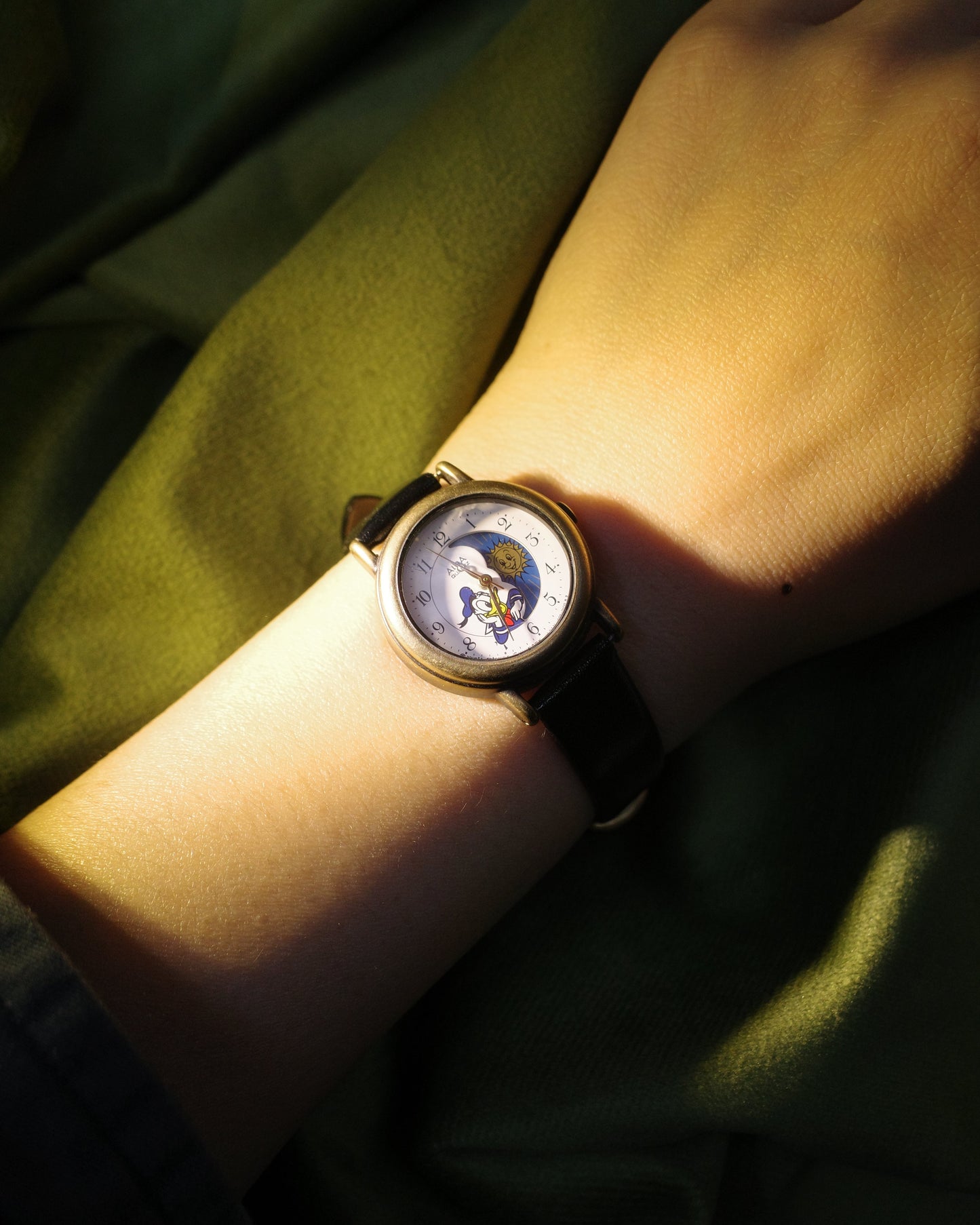 Alba Disney Donald Duck sun moonphase Vintage Watch 230922