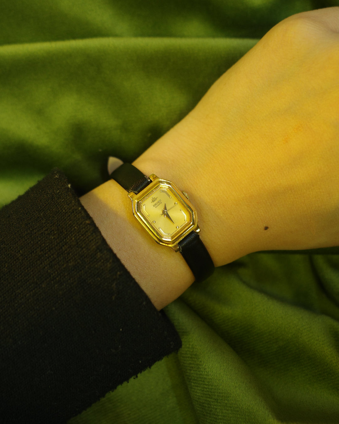 Seiko V401-5240 Quartz Ladies  Alloy Color Timepiece Wristwatch