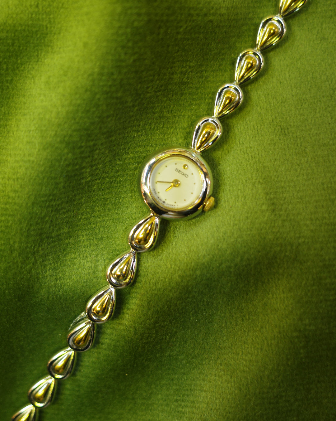 Vintage Seiko water drop small tiny watch