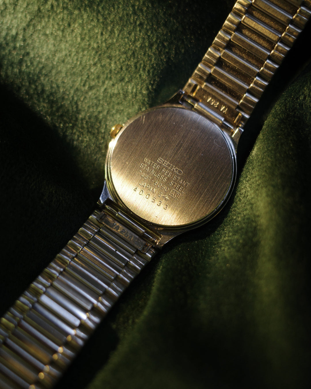 Vintage Seiko 2C21-0210 round dial silver tone watch Mint