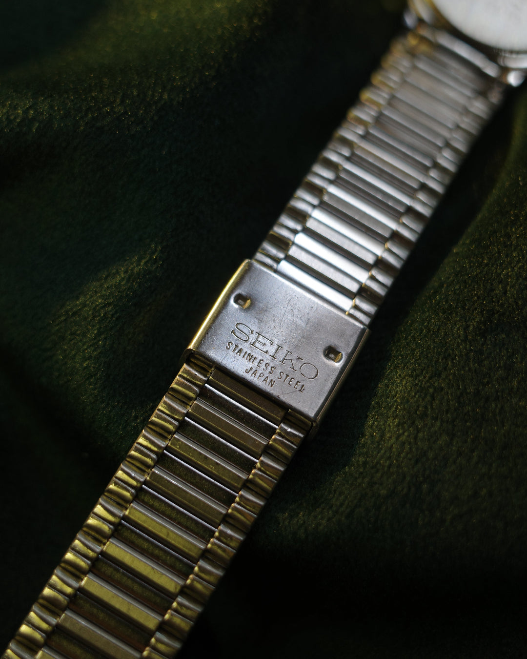 Vintage Seiko 2C21-0210 round dial silver tone watch Mint