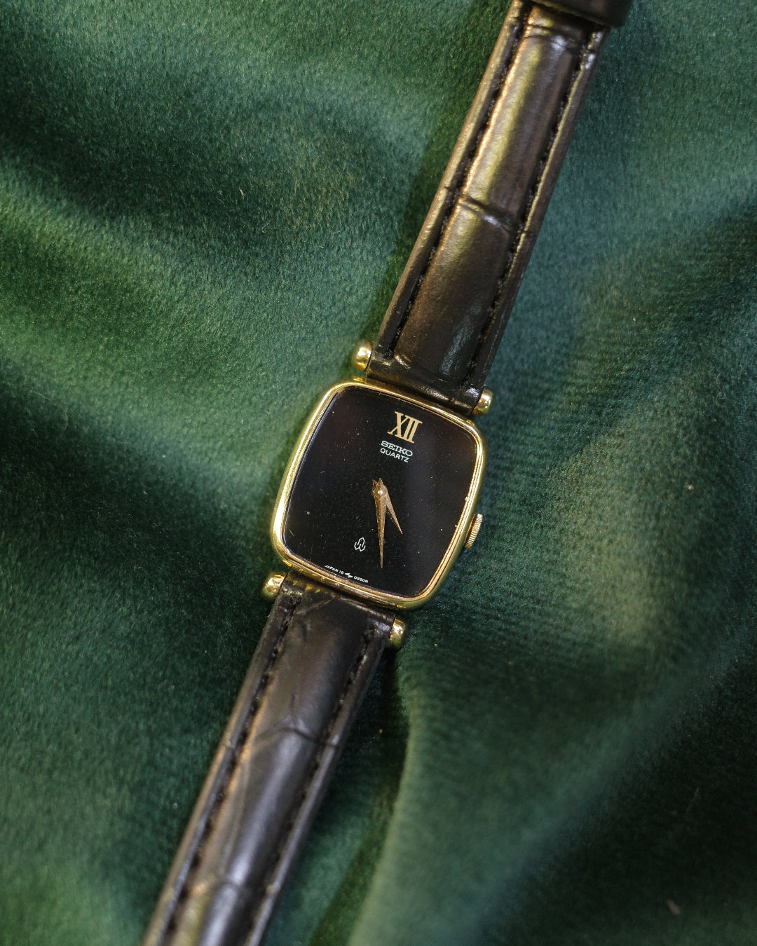 Vintage Seiko black face aspg 16-5330 ladies tank watch