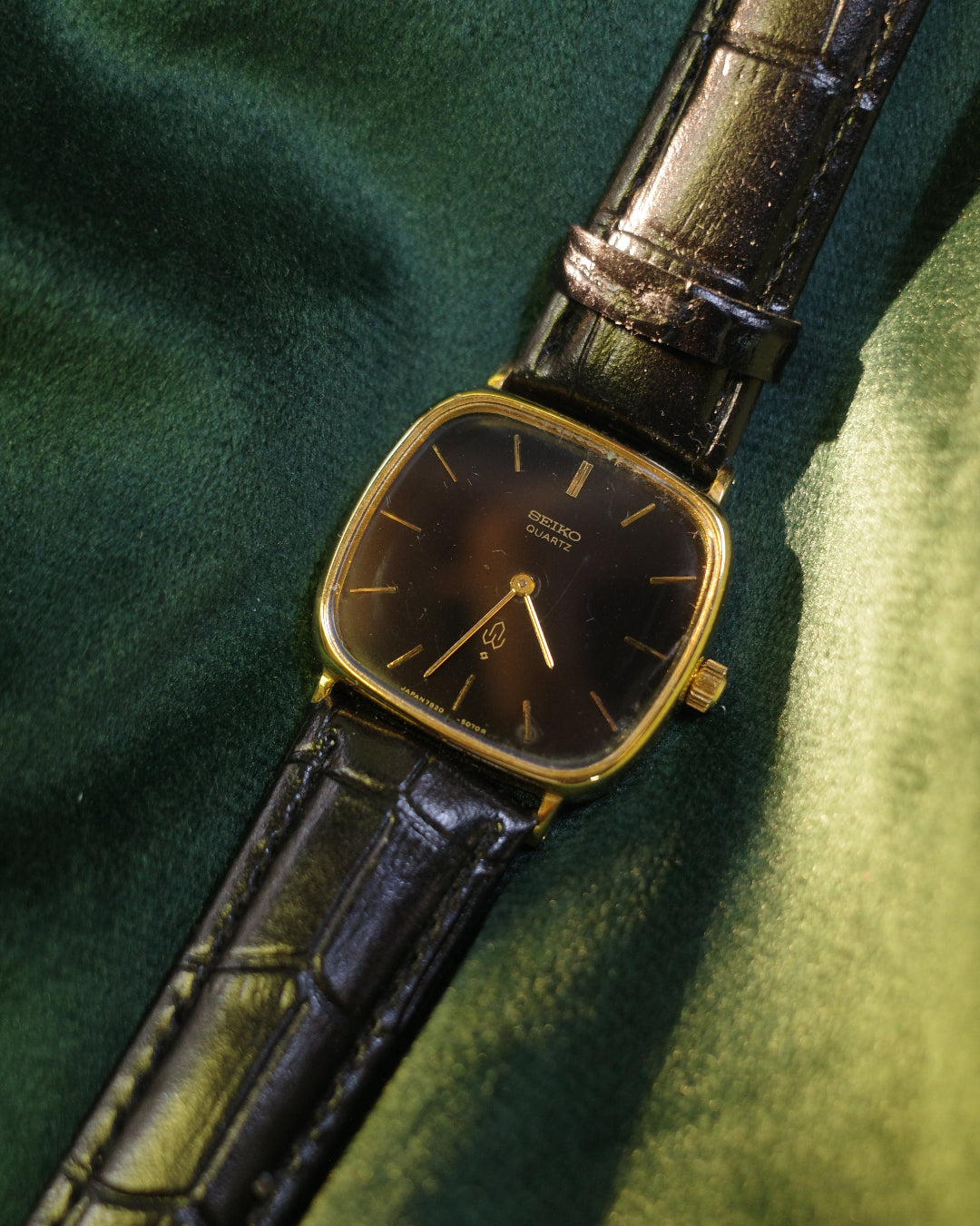 Vintage Seiko Black Face Chariot 7820-5050 Man tank watch