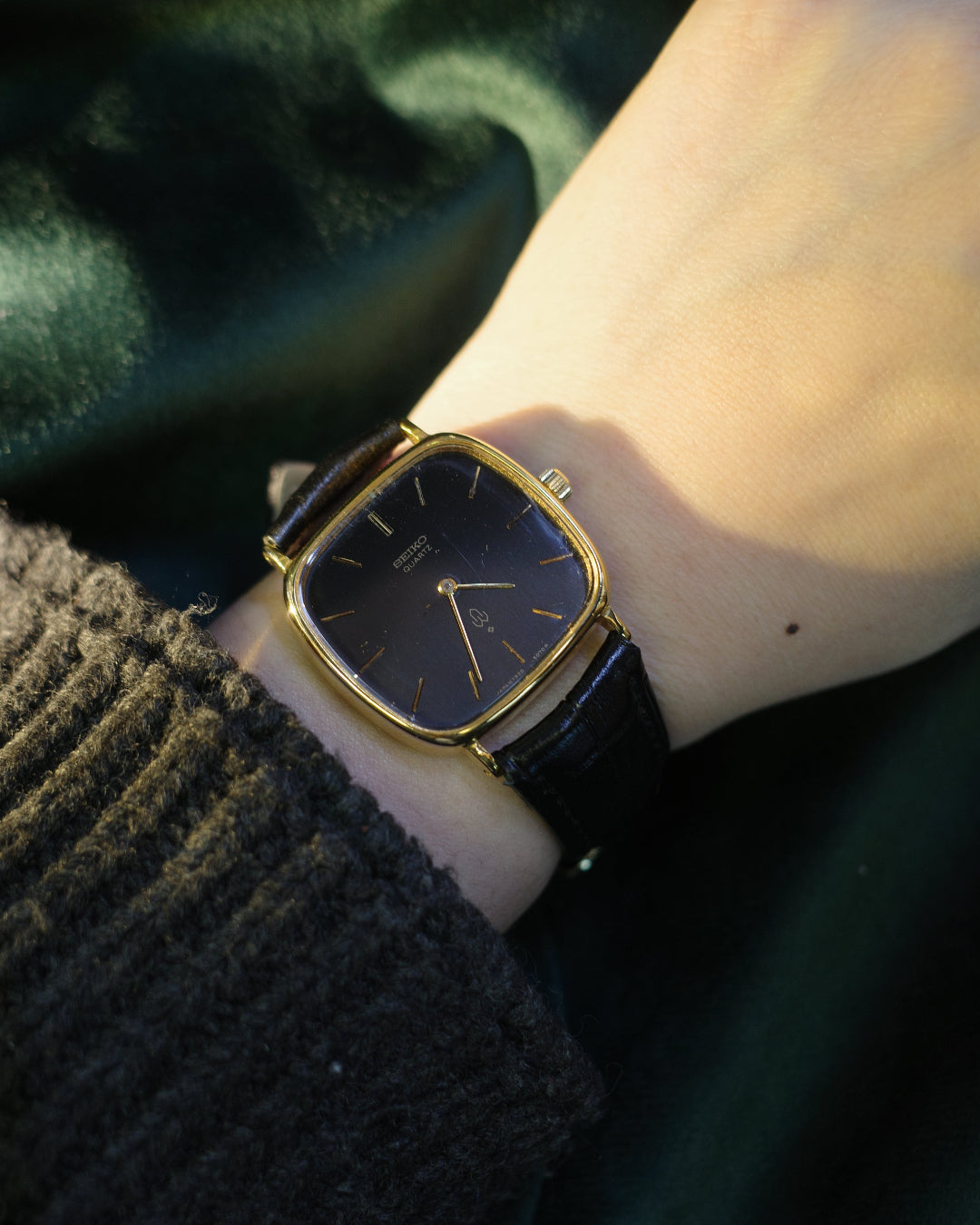 Vintage Seiko Black Face Chariot 7820-5050 Man tank watch