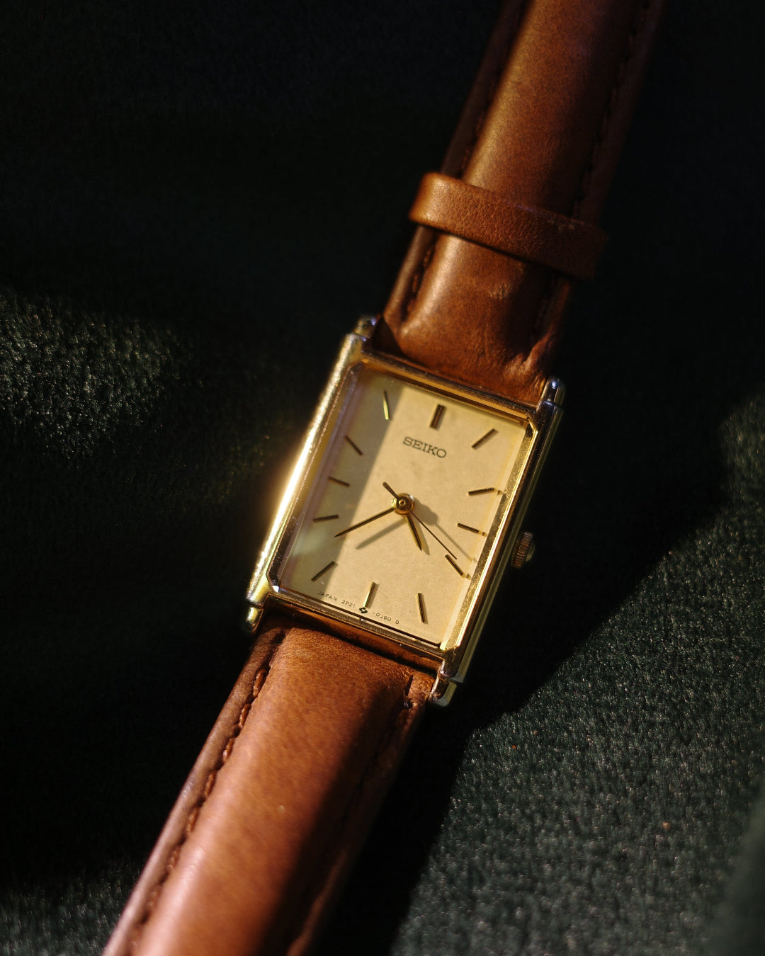 Seiko Vintage 2P21-5D40 slim tank ladies Watch