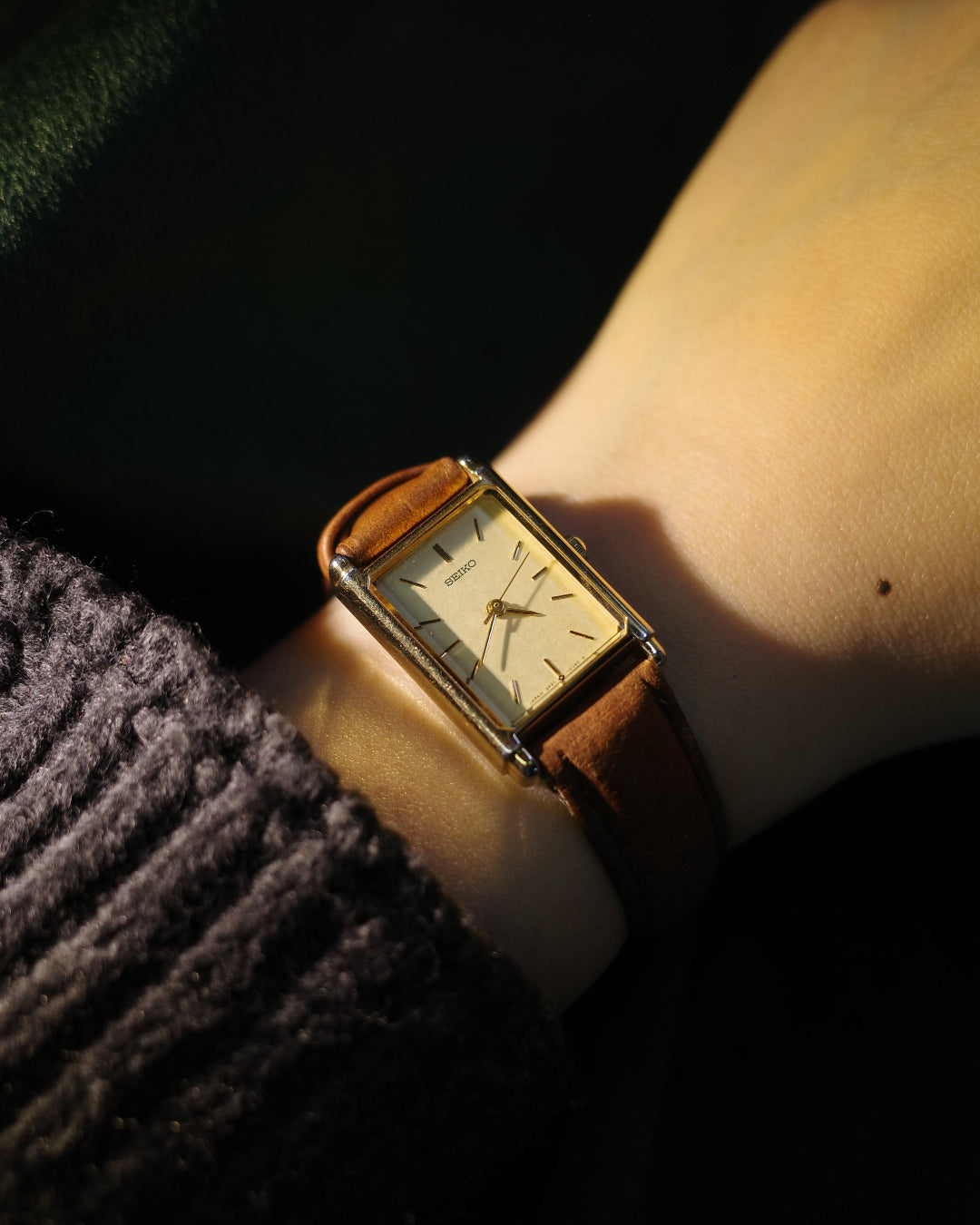 Seiko Vintage 2P21-5D40 slim tank ladies Watch