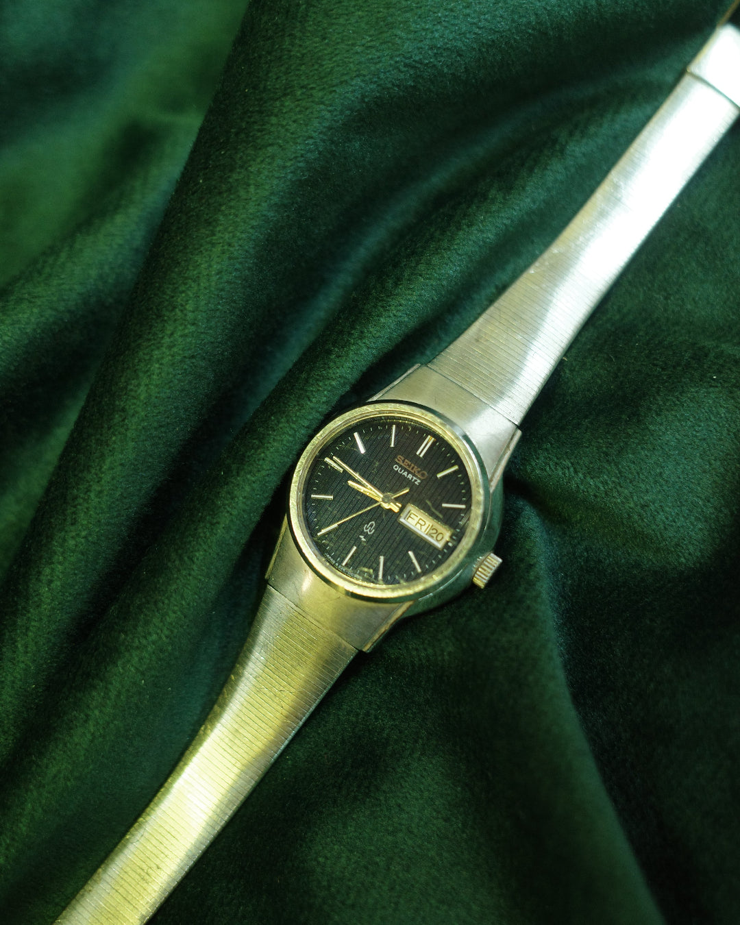 Vintage Seiko round dial silver tone blue face watch JDM 4326-00505