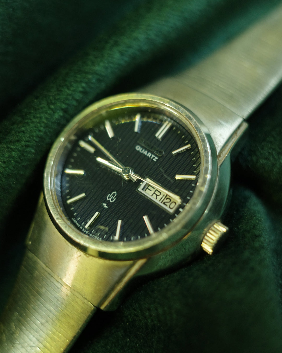 Vintage Seiko round dial silver tone blue face watch JDM 4326-00505