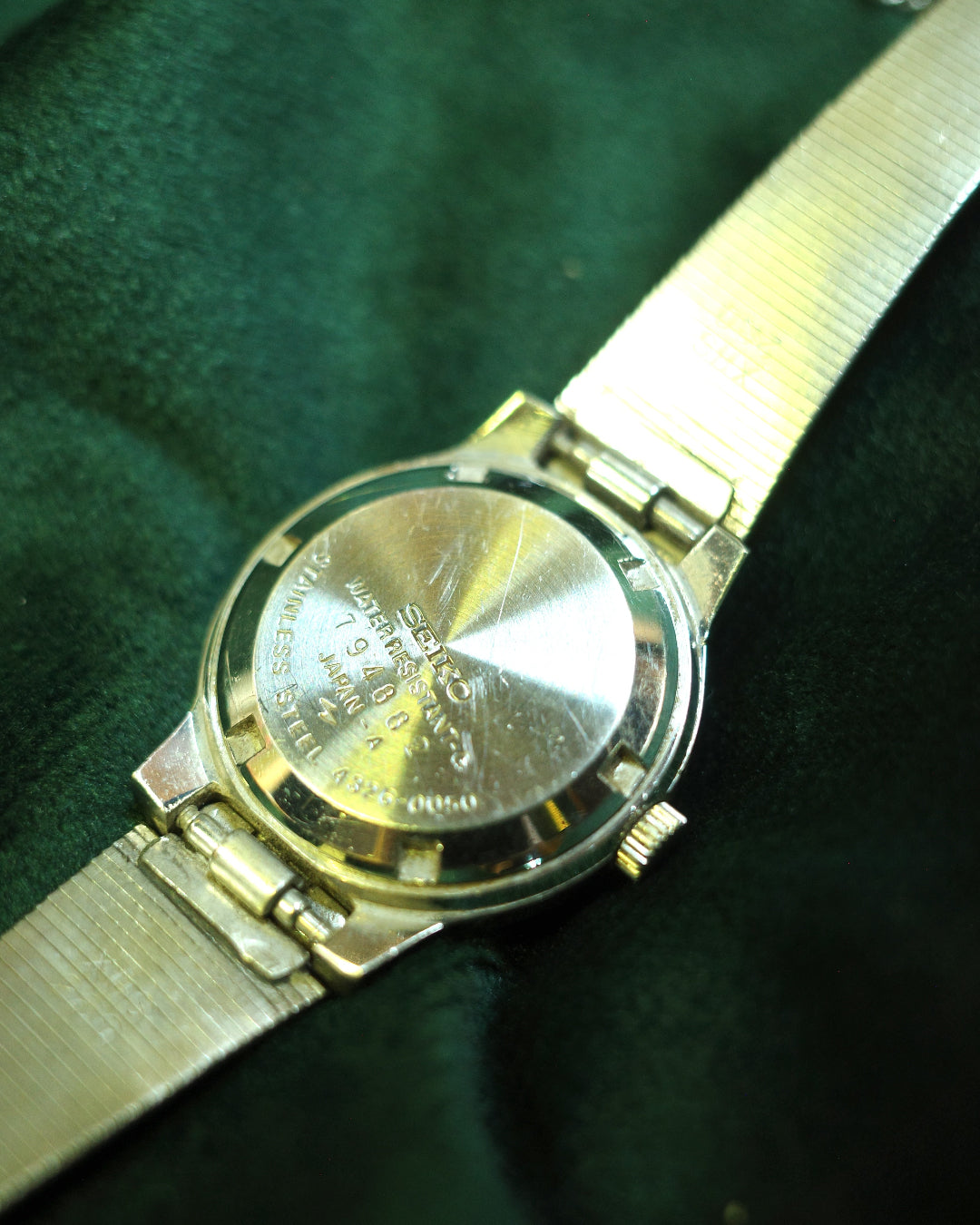 Vintage Seiko round dial silver tone blue face watch JDM 4326-00505