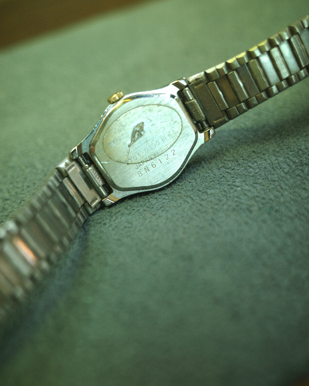 Vintage Seiko Galaxy Silver small circle dial watch 2Y01-0130