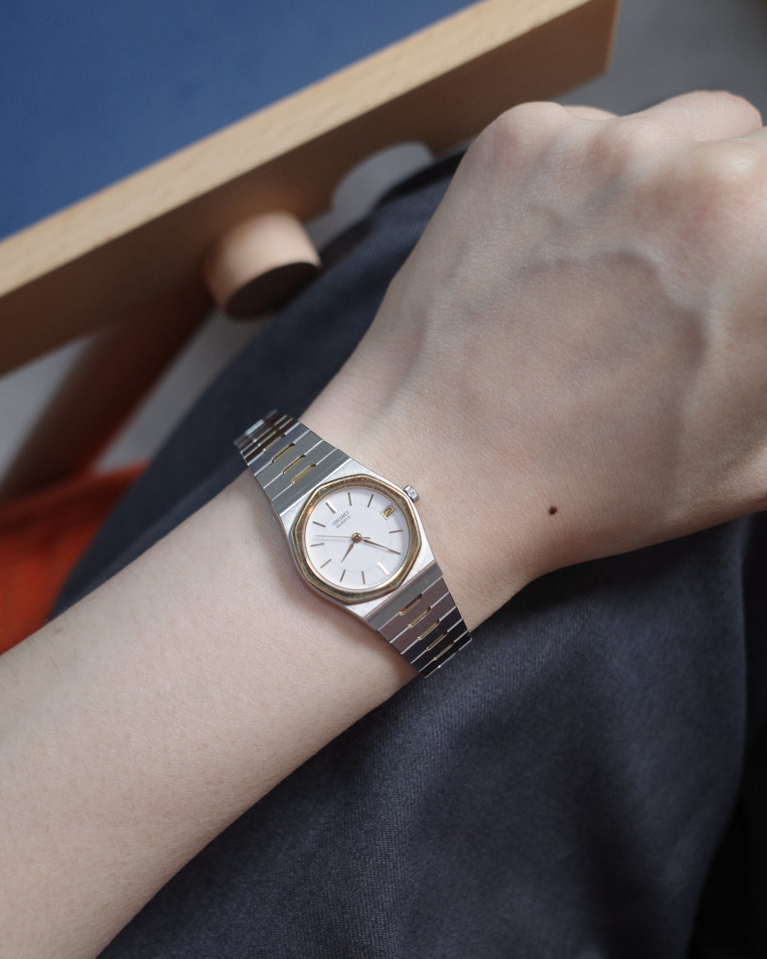 Vintage Seiko Gold Plated White Dial quartz watch 2A22-0100