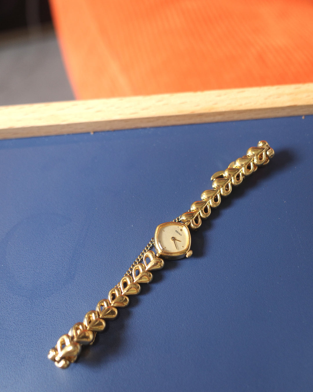 Vintage Seiko 1996 Ladies Gold-Tone Heart Pattern Quartz Watch 1e20-5280