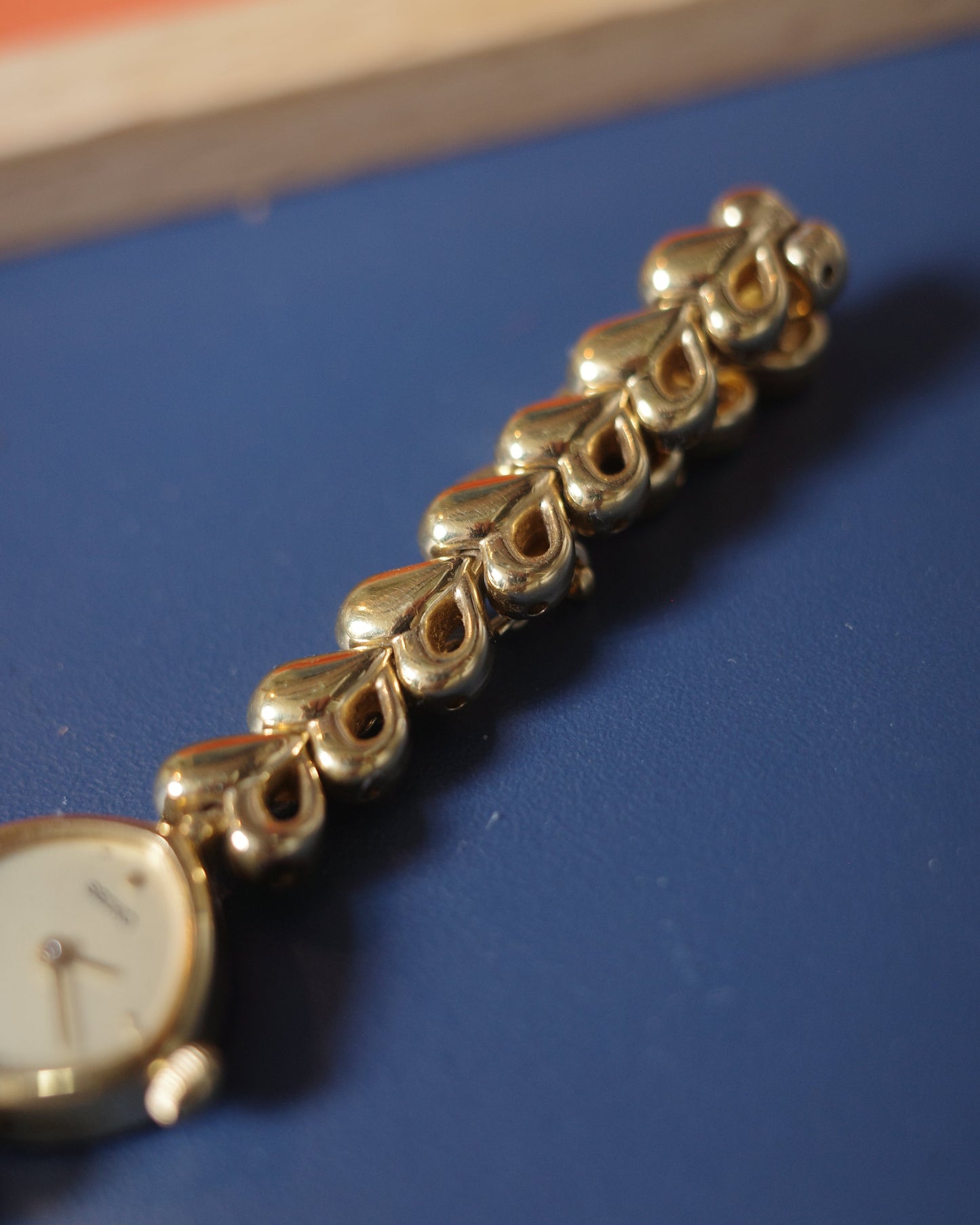 Vintage Seiko 1996 Ladies Gold-Tone Heart Pattern Quartz Watch 1e20-5280
