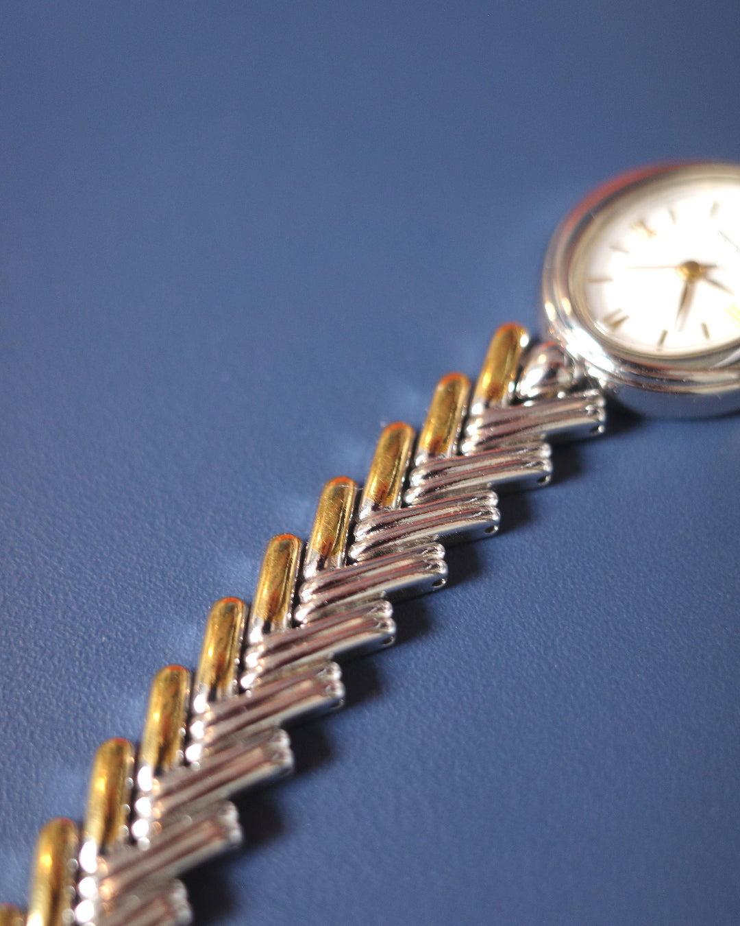 Vintage Seiko Chevron Muse Two-Tone Oval Ladies quartz watch 1221-5930
