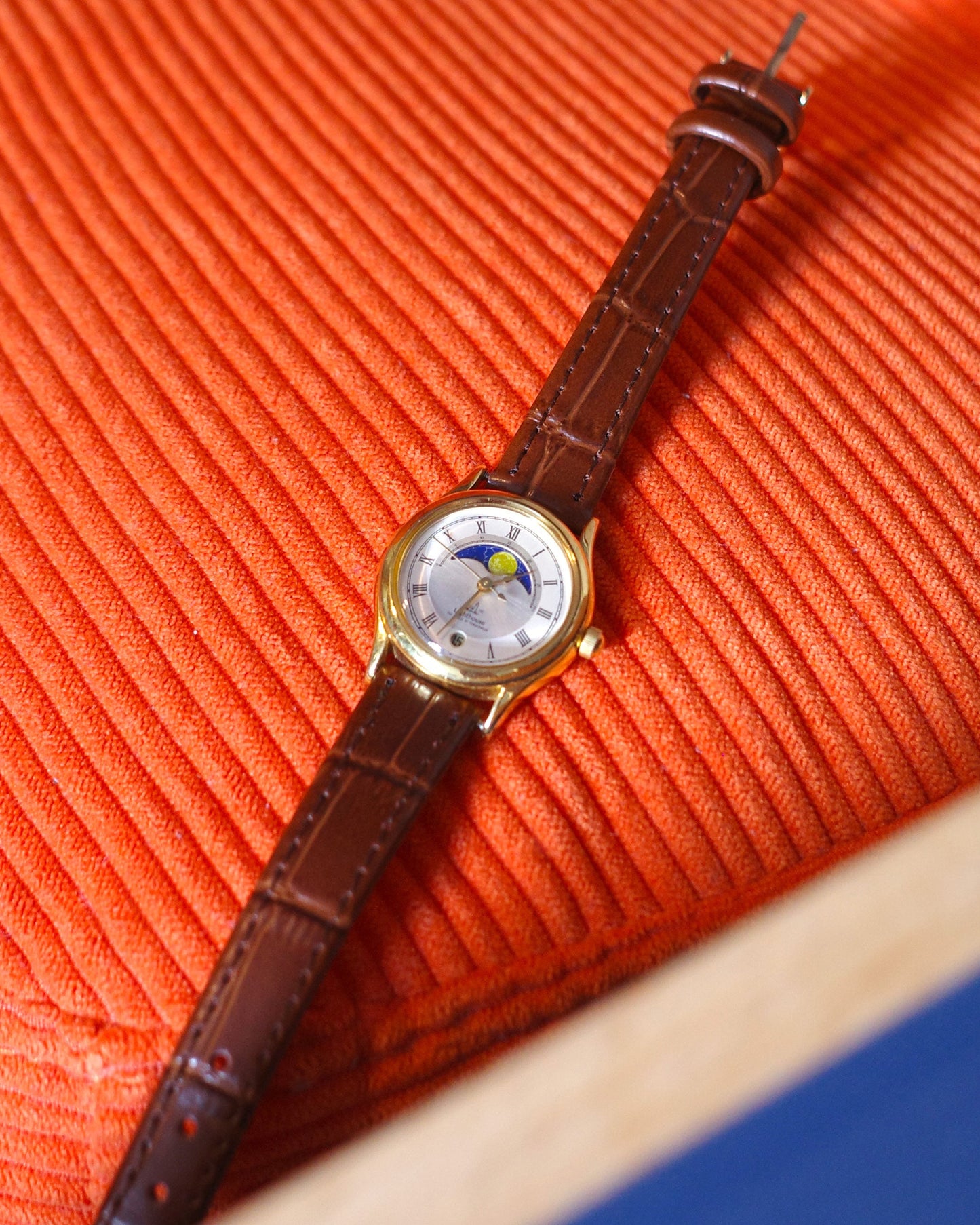 Vintage 80's Citizen moonphase light house gold tone quartz watch