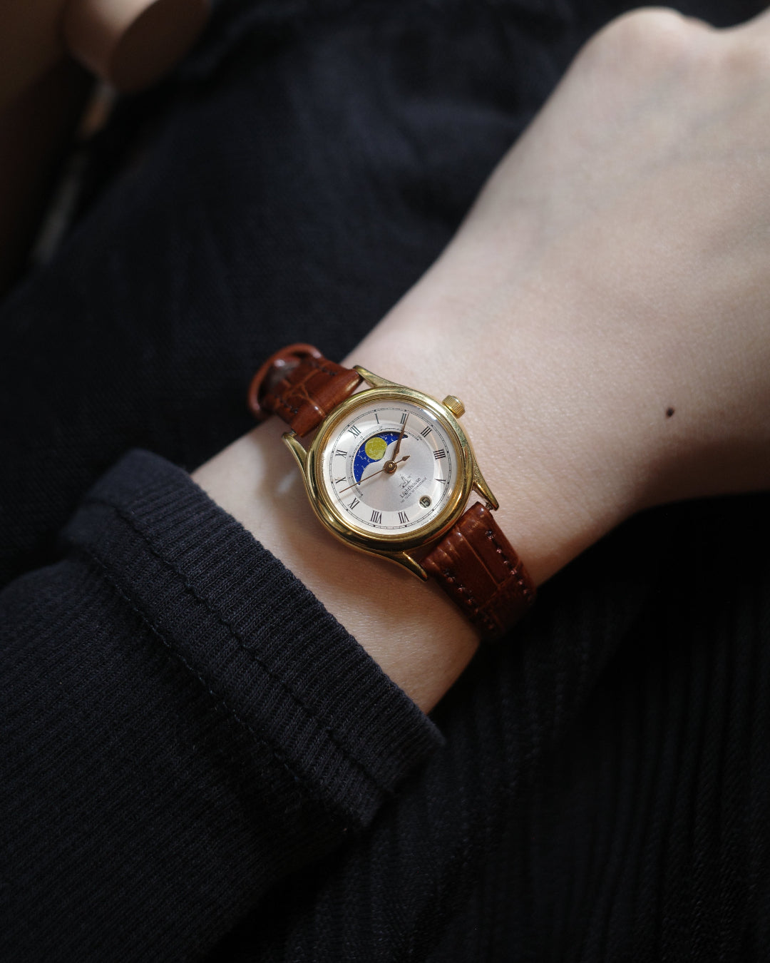 Vintage 80's Citizen moonphase light house gold tone quartz watch