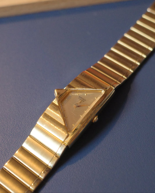 【 Rare Found 】Seiko Triangle halfmoon Quartz movement watch