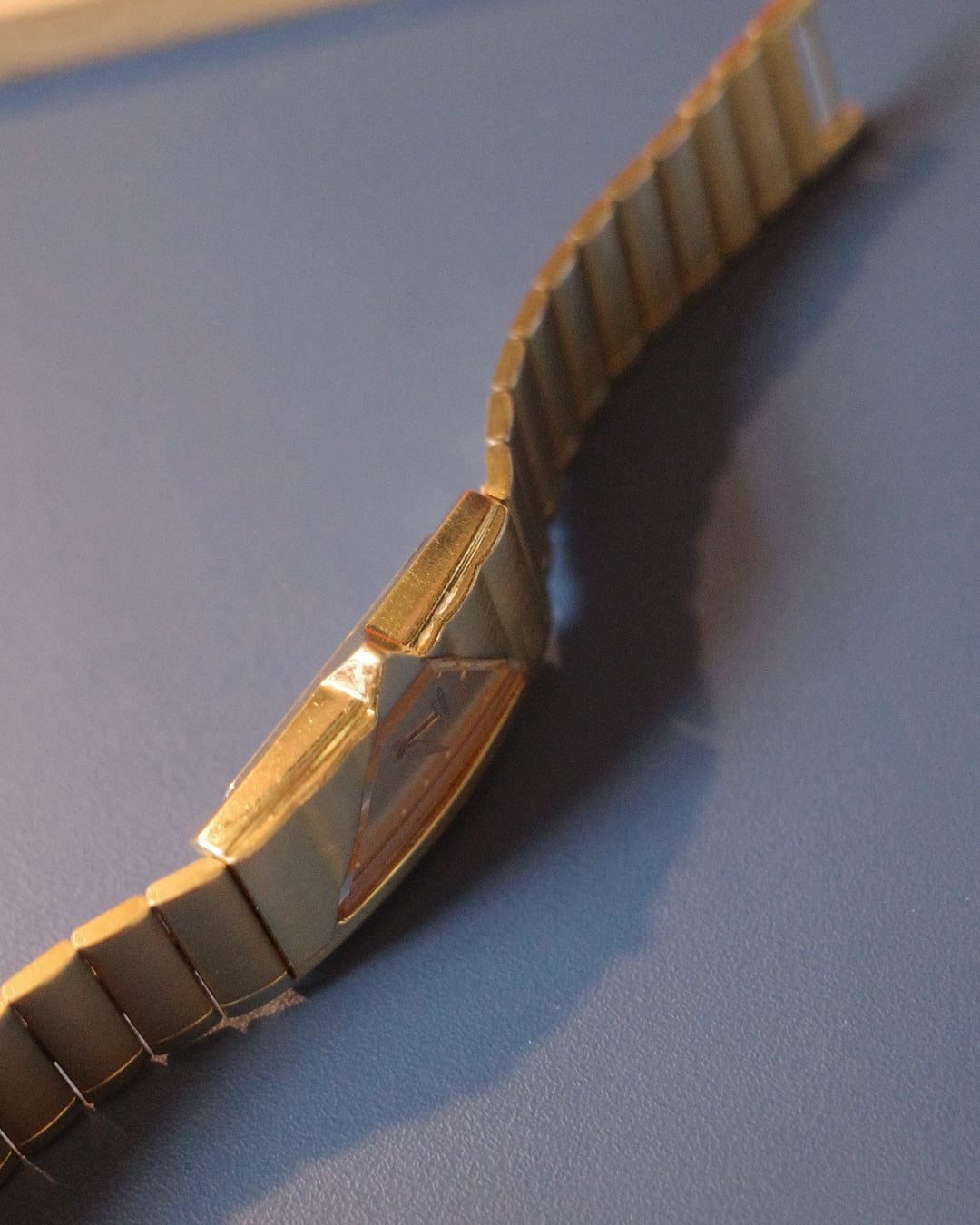 【 Rare Found 】Seiko Triangle halfmoon Quartz movement watch