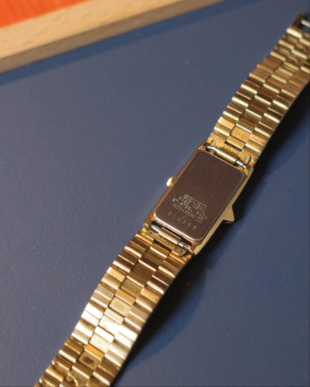 【 Rare Found 】Seiko Triangle halfmoon Quartz movement watch