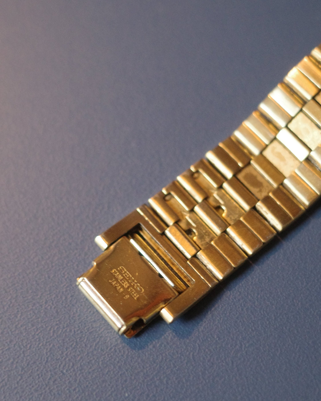 【 Rare Found 】Seiko Triangle halfmoon Quartz movement watch