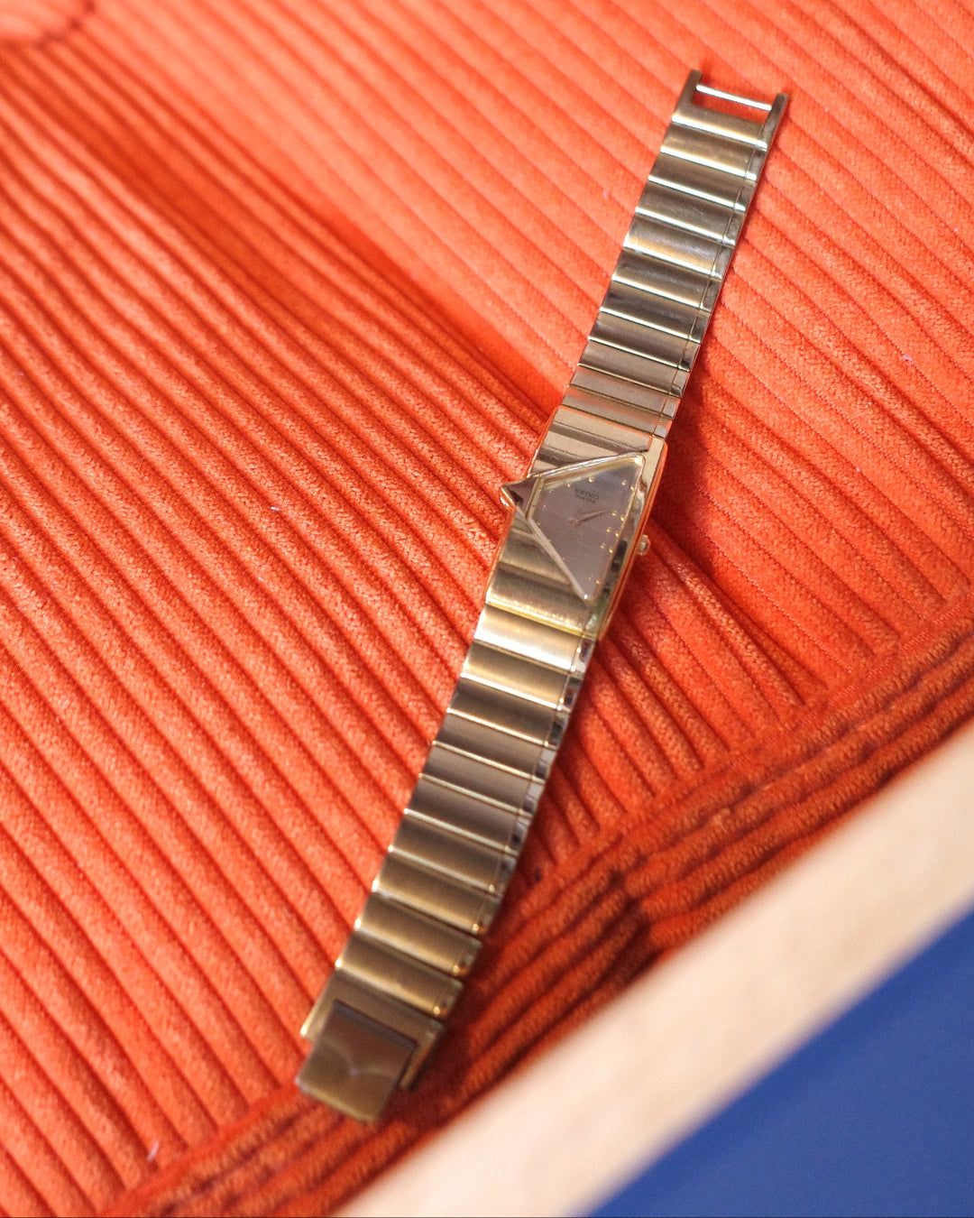 【 Rare Found 】Seiko Triangle halfmoon Quartz movement watch