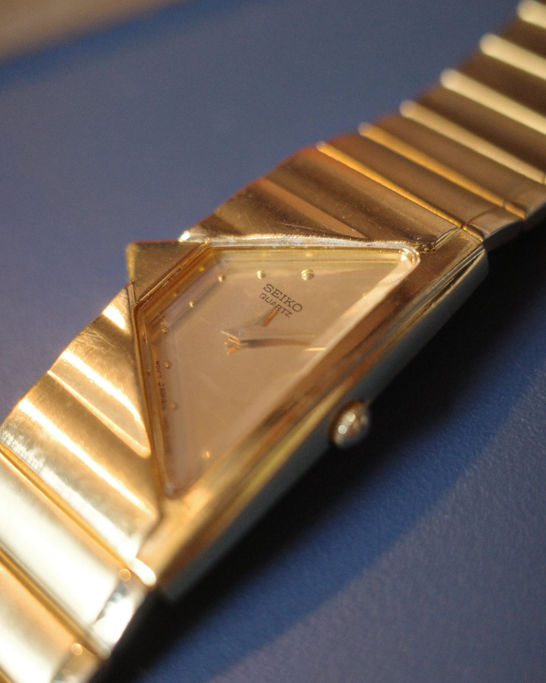 【 Rare Found 】Seiko Triangle halfmoon Quartz movement watch