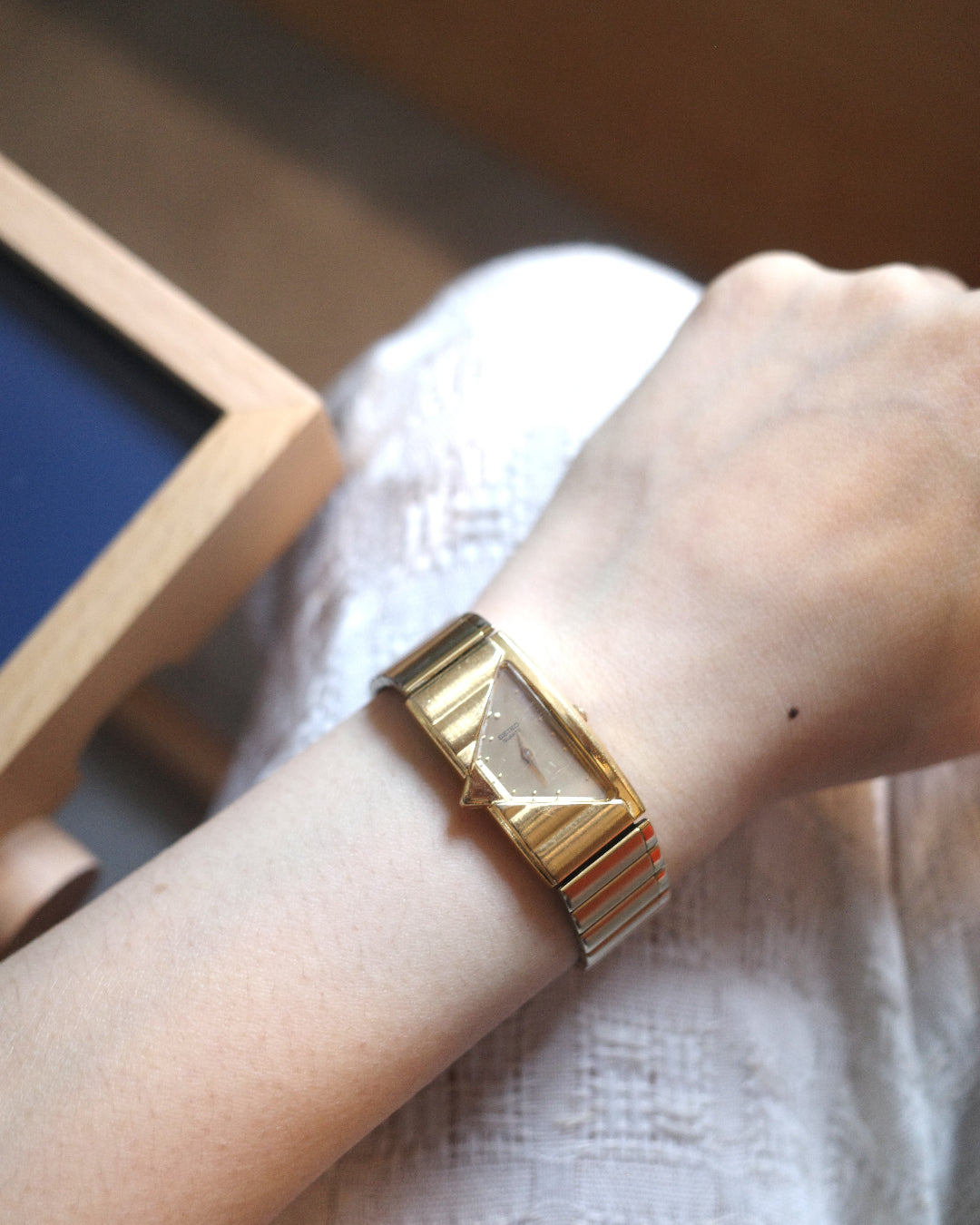 【 Rare Found 】Seiko Triangle halfmoon Quartz movement watch