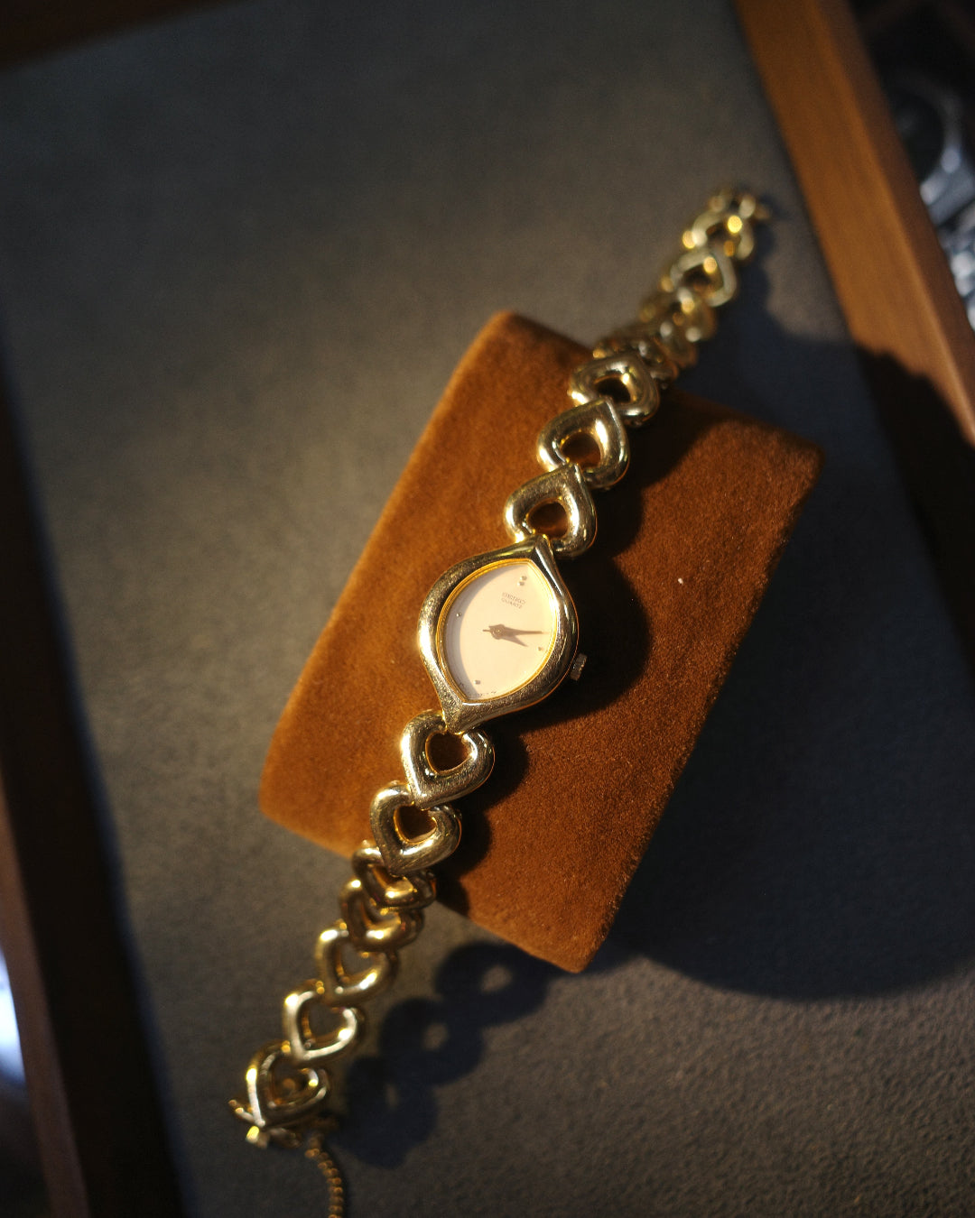1986 Seiko leaf shape bracelet chain watch