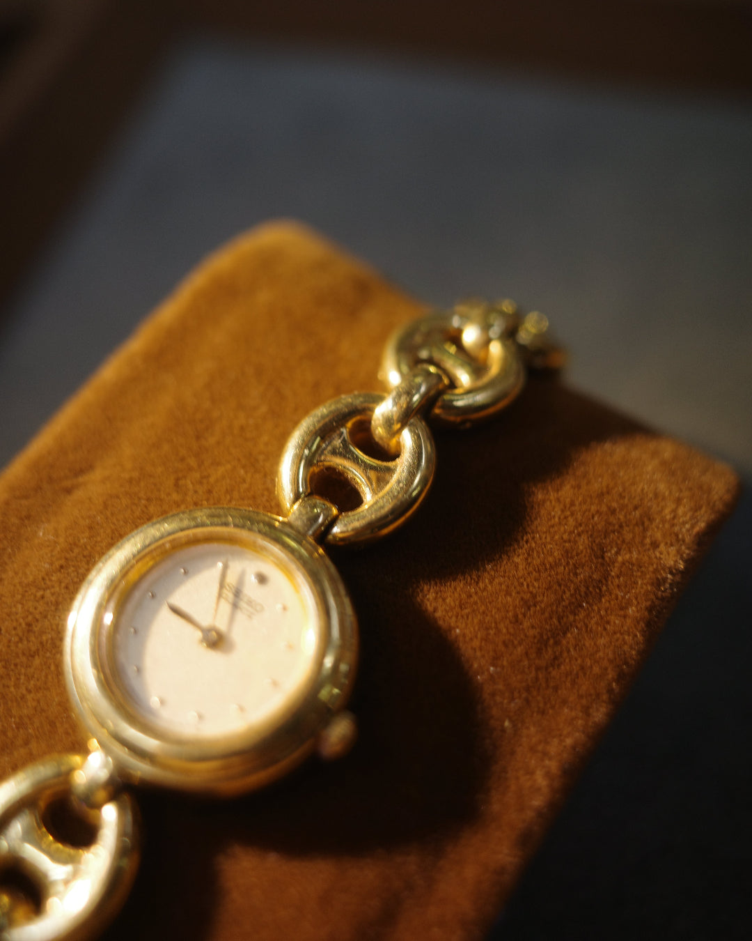 1980 Seiko gold tone bracelet chain watch 1n00-070