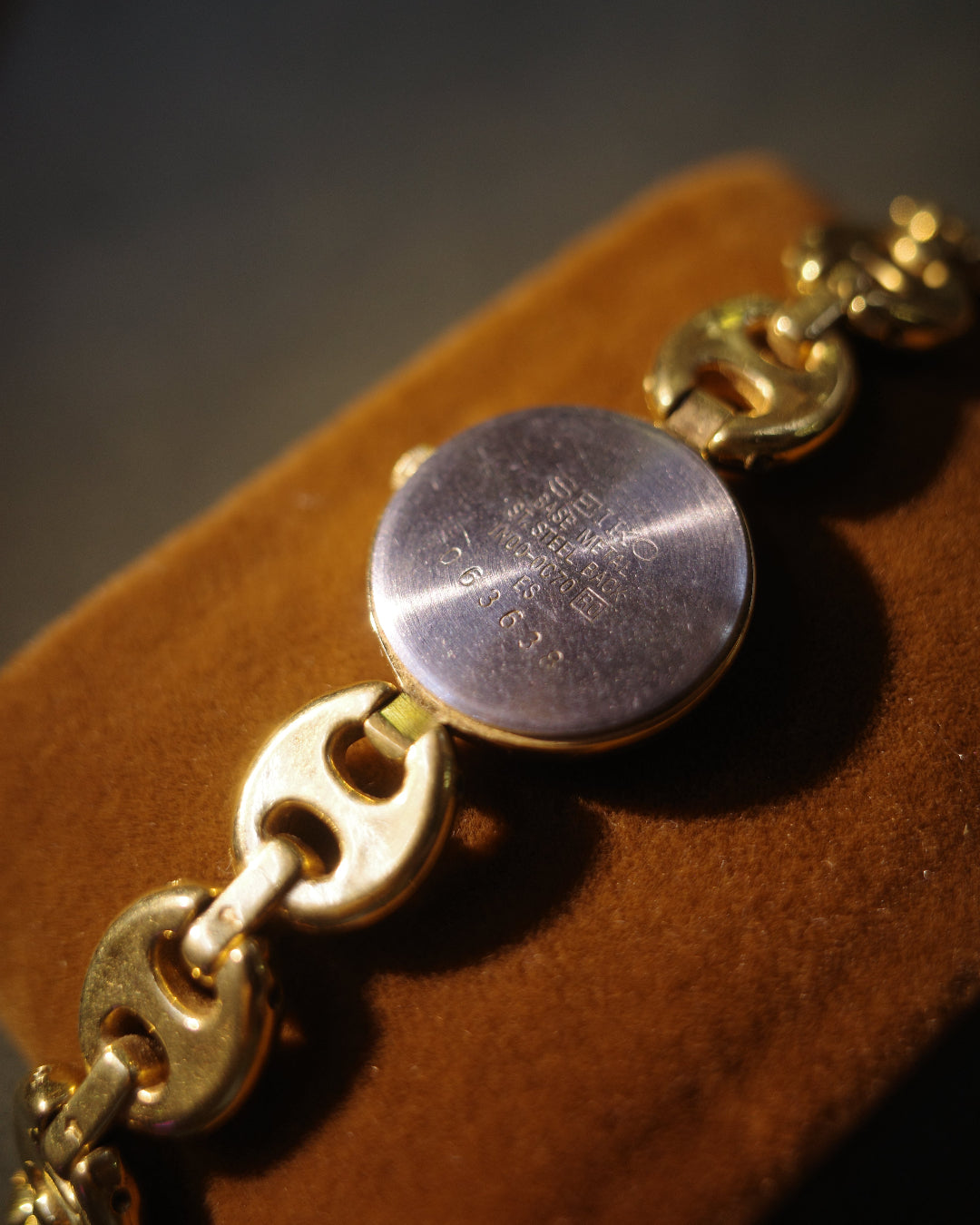 1980 Seiko gold tone bracelet chain watch 1n00-070