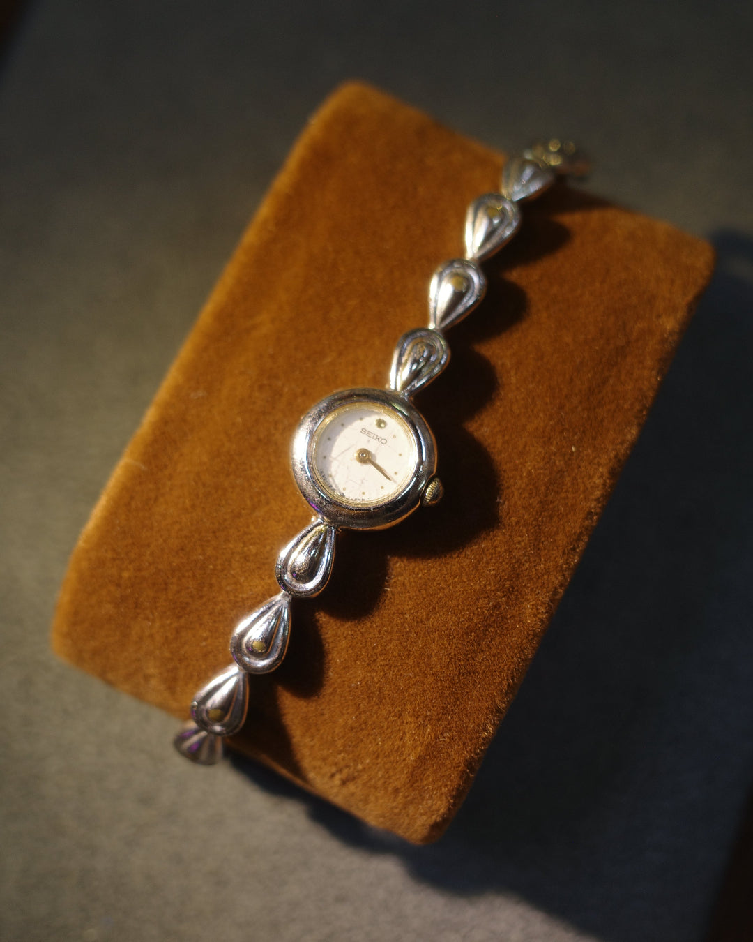 1980 Seiko water drop silver tone quartz watch 1e20-0540