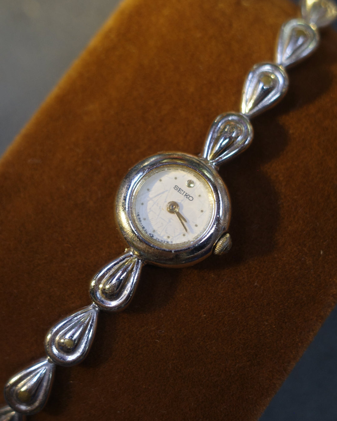 1980 Seiko water drop silver tone quartz watch 1e20-0540