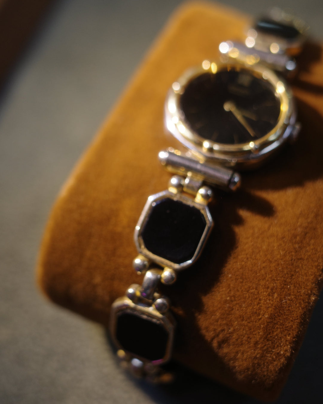 1981 Seiko Flora shape black face quartz watch