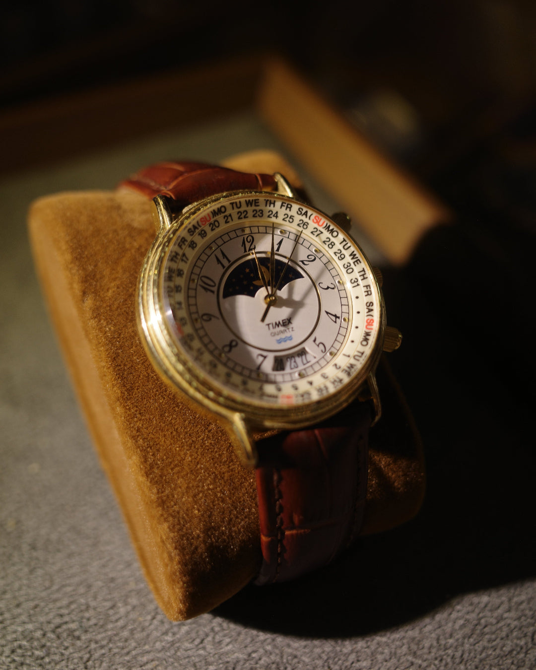 1991 Timex 364 T Cell Moon & Sun watch with calendar dial