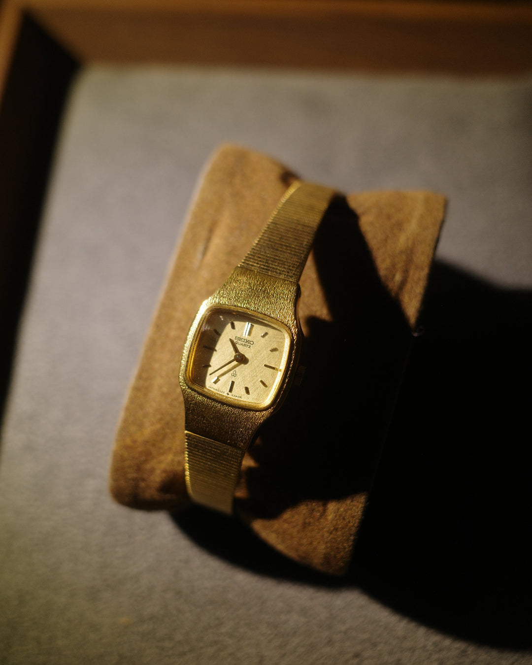 1989 Seiko small TV Gold Tone SGP Quartz watch