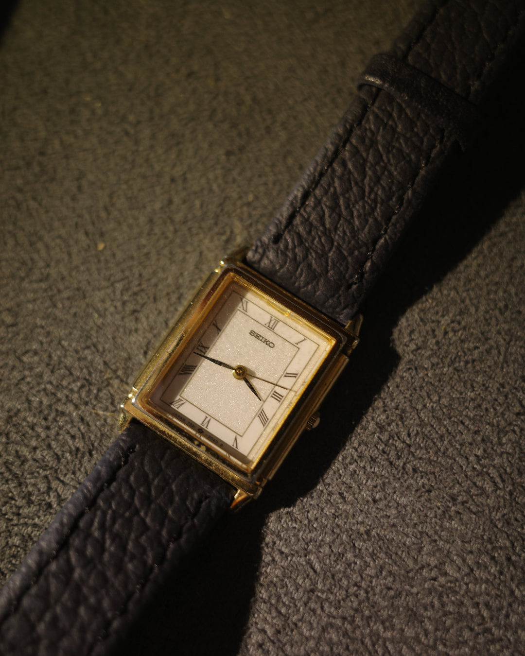 1987 seiko roman numerals small tank quartz watch 7321-5660
