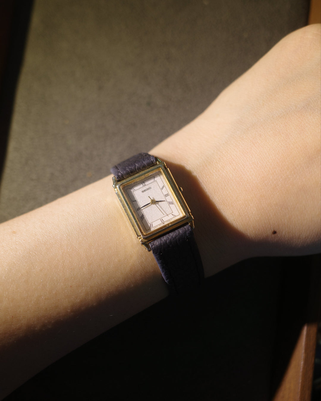 1987 seiko roman numerals small tank quartz watch 7321-5660